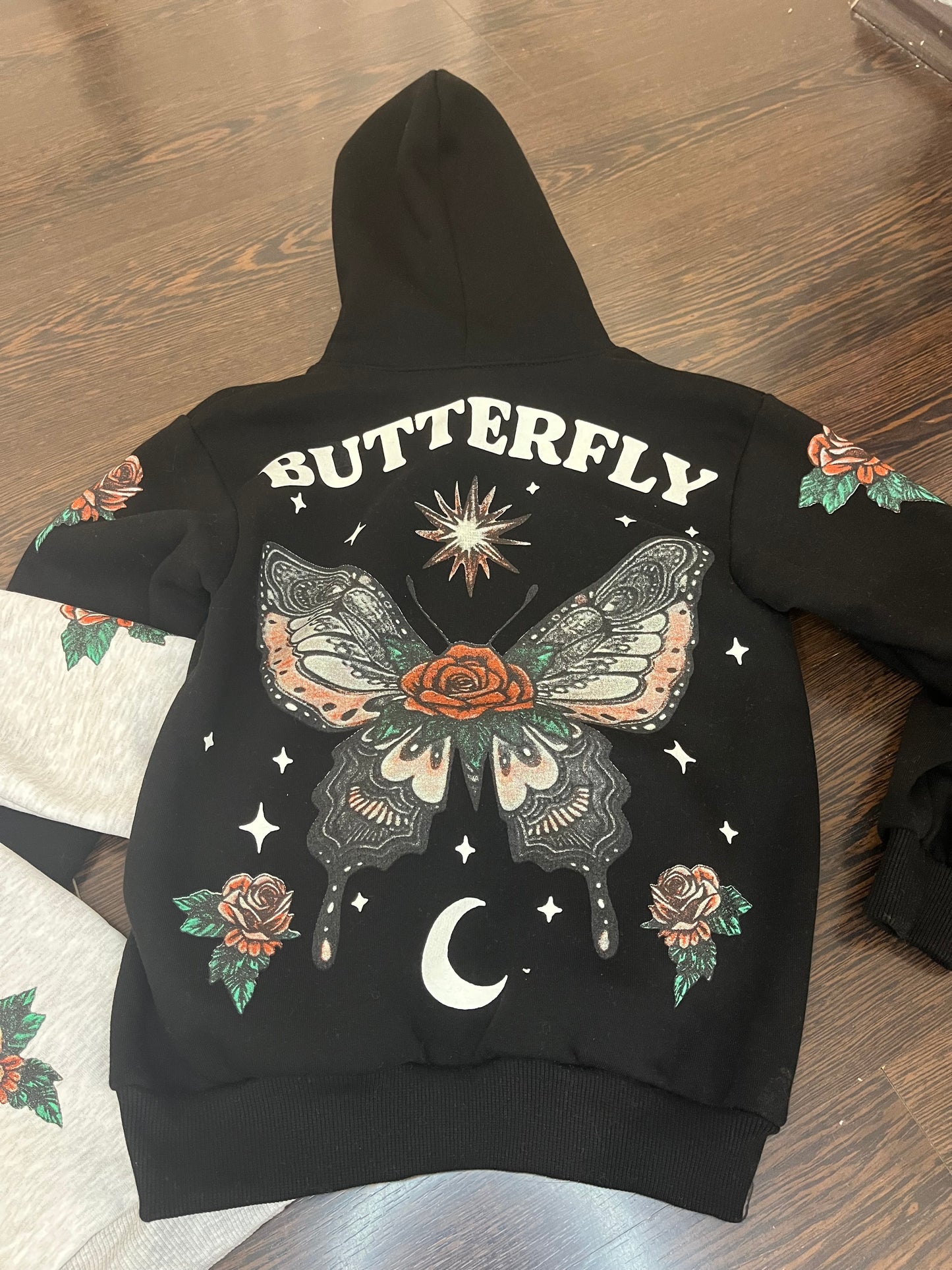 felpa nera farfalla